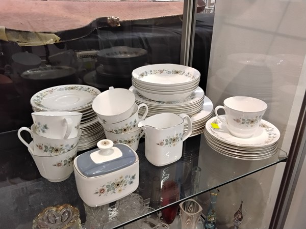 Lot 1350 - PART DINNER SERVICE