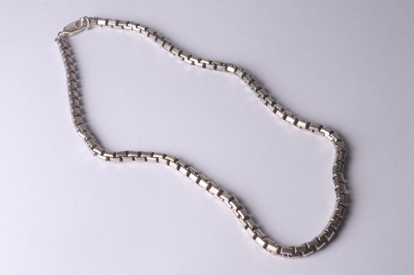 Lot 1018 - SILVER NECKLACE