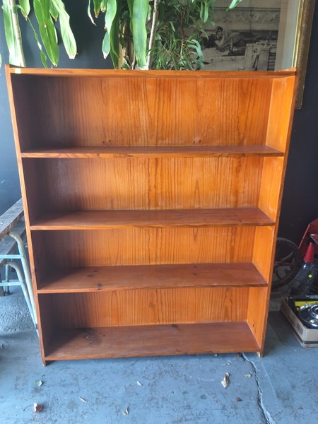 Lot 442 - BOOKSHELF