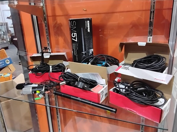 Lot 1425 - MICROPHONES