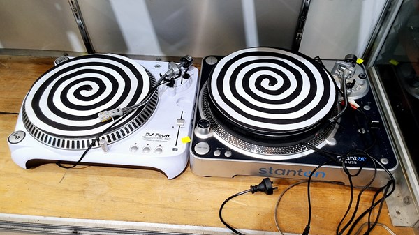 Lot 1397 - TURNTABLES