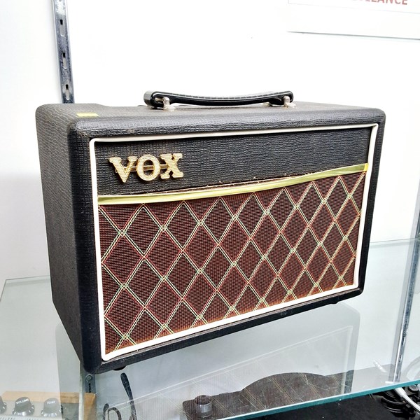 Lot 1390 - VOX AMPLIFIER