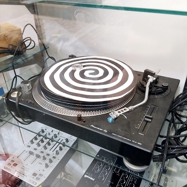 Lot 1392 - TURNTABLE