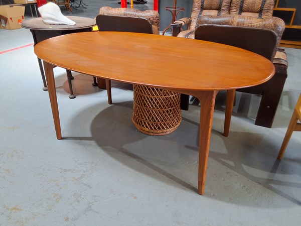 Lot 393 - DINING TABLE