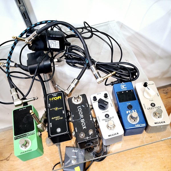 Lot 1418 - GUITAR PEDALS