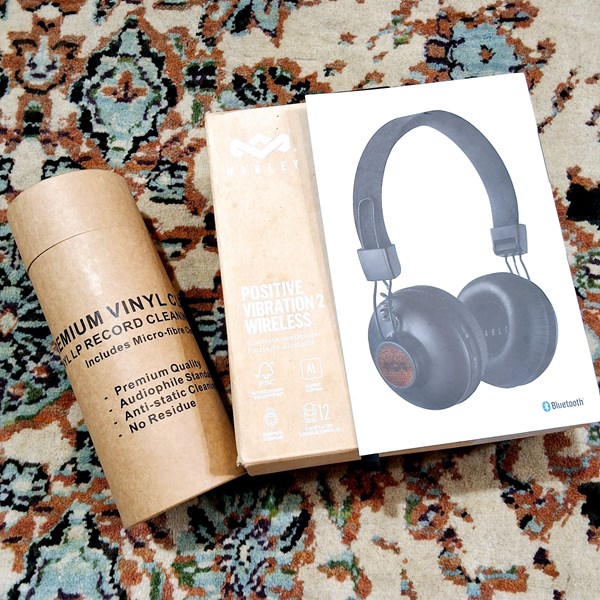 Lot 1407 - WIRELESS HEADPHONES