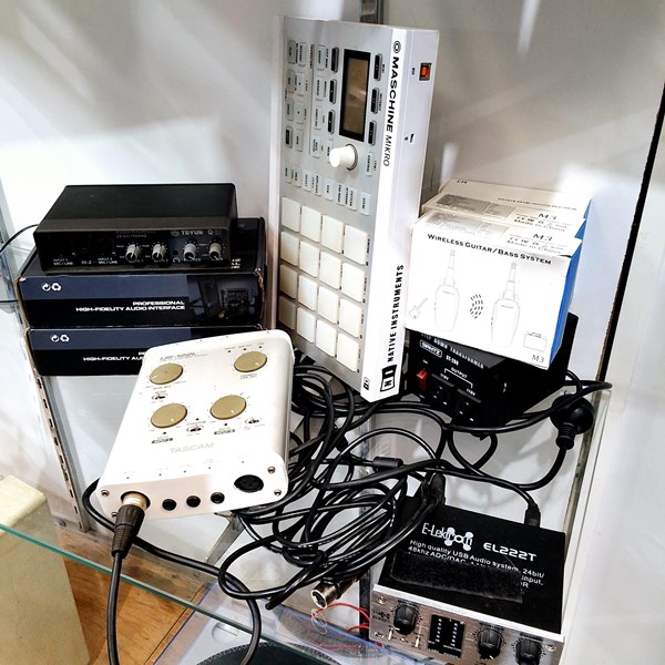 Lot 1401 - MUSICIANS GEAR