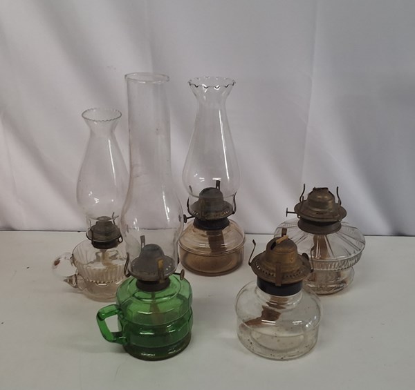 Lot 1466 - KEROSENE LAMPS
