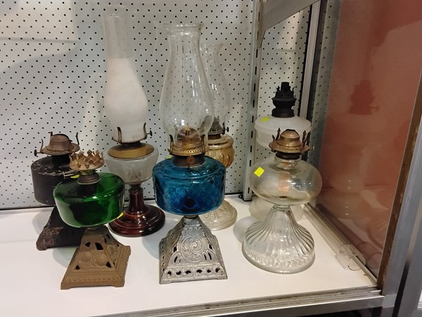 Lot 1332 - KEROSENE LAMPS