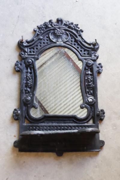 Lot 61 - MIRROR