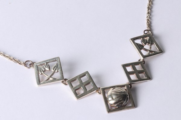 Lot 1015 - SILVER NECKLACE