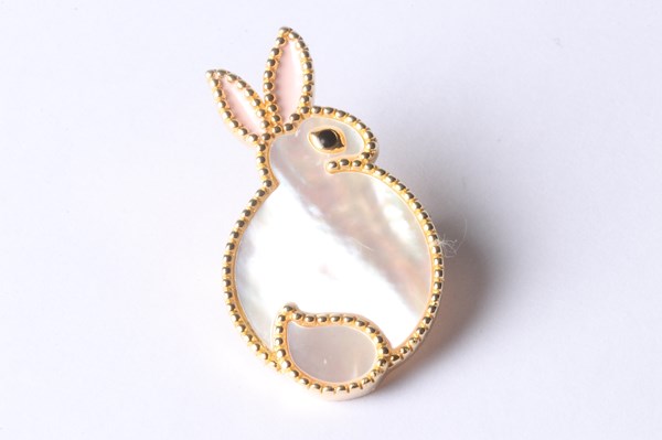 Lot 1009 - RABBIT BROOCH