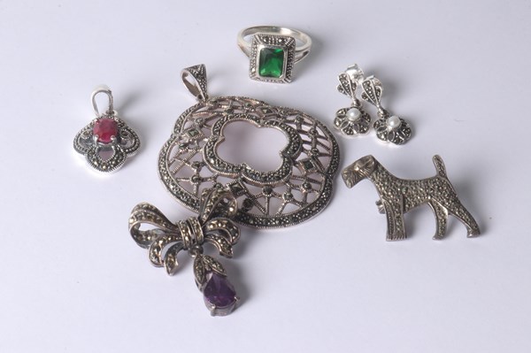 Lot 1029 - JEWELLERY