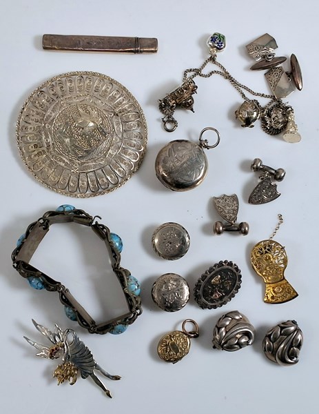 Lot 1073 - JEWELLERY