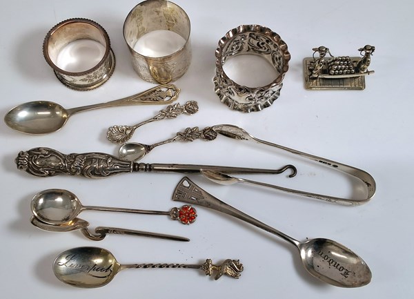 Lot 1076 - SILVER WARE