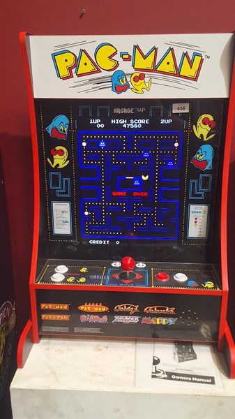 Lot 436 - ARCADE GAME