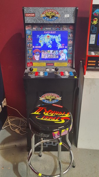 Lot 437 - ARCADE GAME