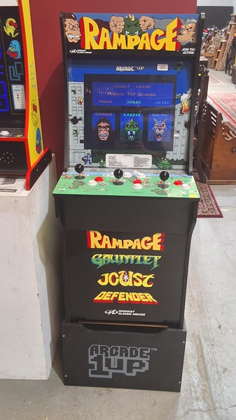 Lot 435 - ARCADE GAME