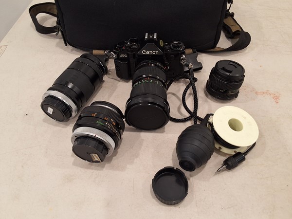 Lot 1424 - CANON SLR CAMERA