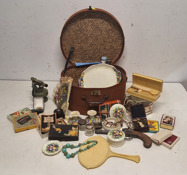 Lot 1331 - VINTAGE COLLECTABLES