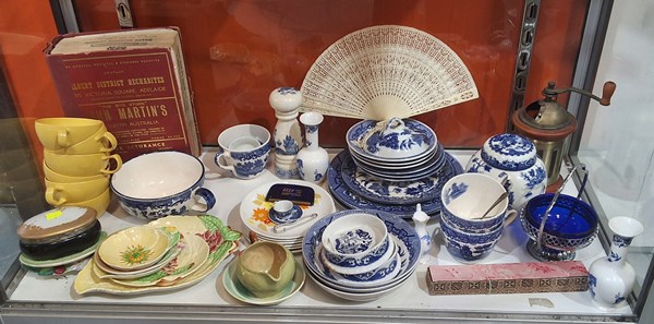 Lot 1426 - CHINA & MORE