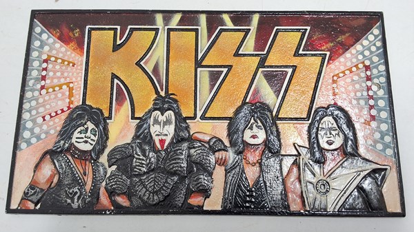 Lot 7 - KISS PLAQUE