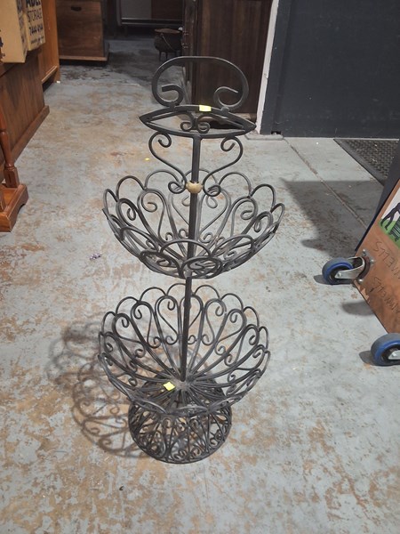 Lot 32 - FRUIT BASKET