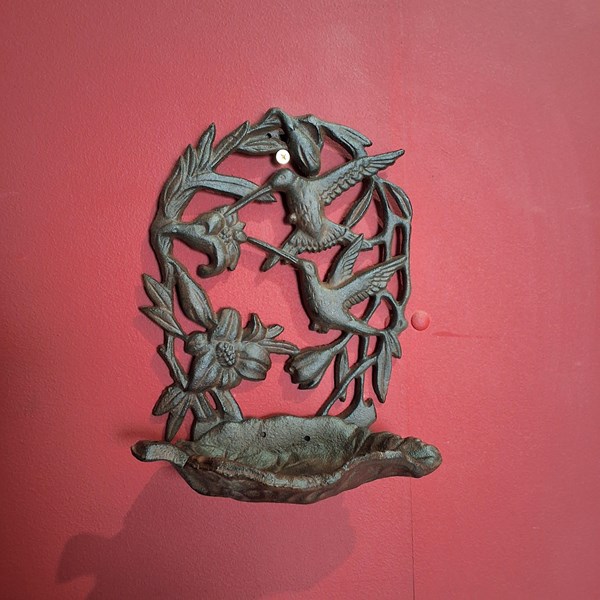 Lot 66 - BIRD FEEDER