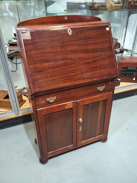 Lot 134 - BUREAU