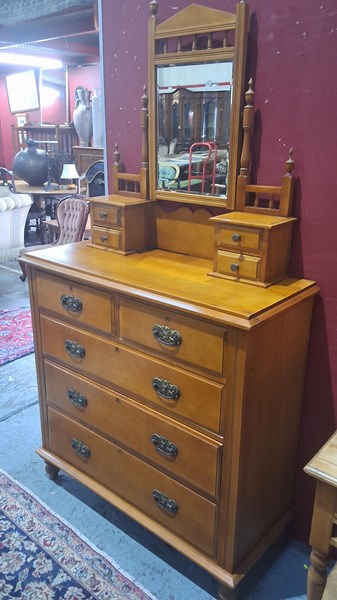 Lot 64 - DRESSING CHEST