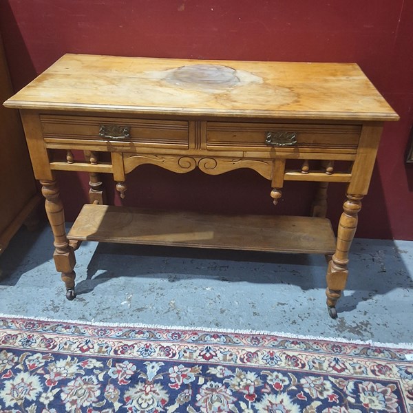 Lot 38 - WASHSTAND
