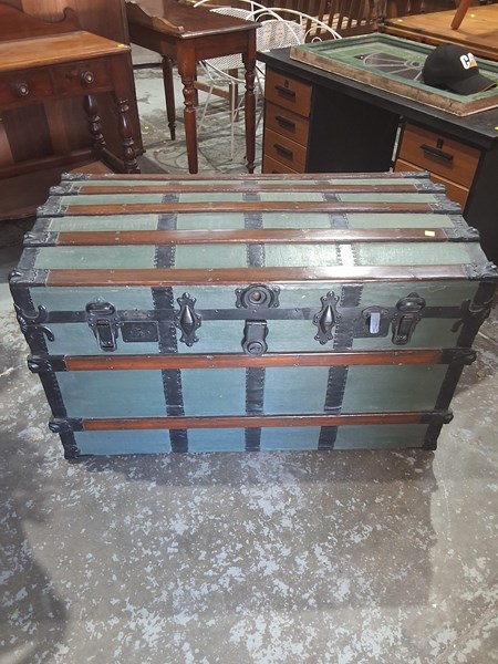 Lot 271 - TRUNK