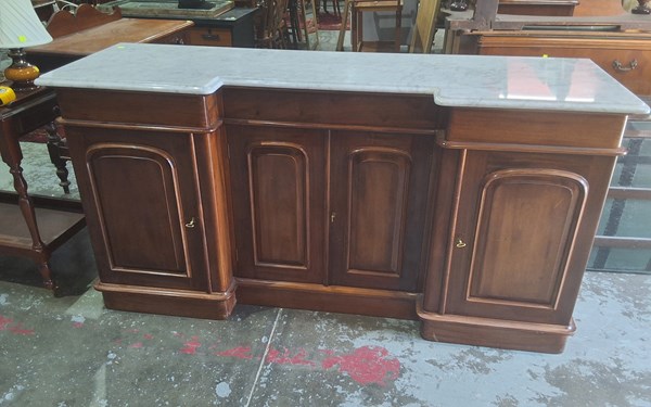 Lot 73 - SIDEBOARD