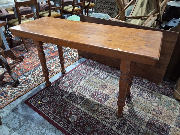 Lot 243 - TABLE