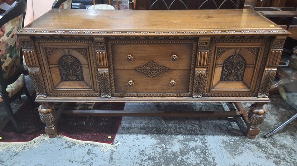 Lot 29 - SIDEBOARD