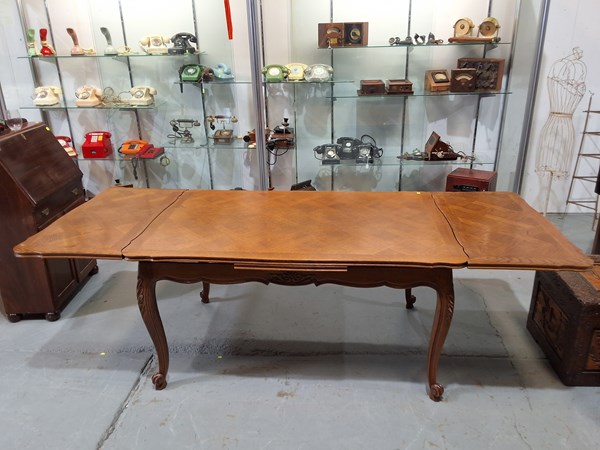 Lot 501 - DINING TABLE