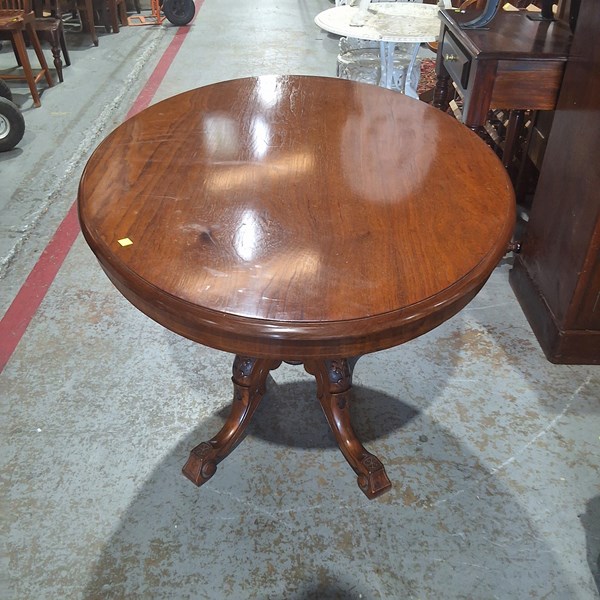 Lot 260 - SALON TABLE