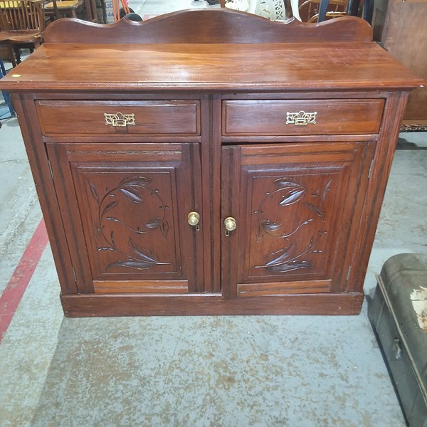 Lot 326 - SIDEBOARD