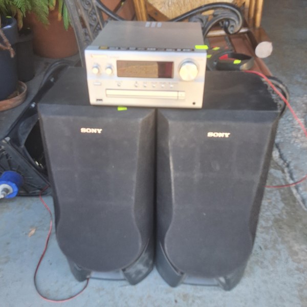 Lot 409 - STEREO LOT