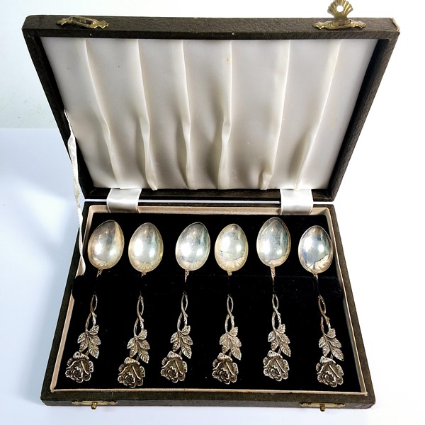 Lot 1038 - SILVER SPOONS