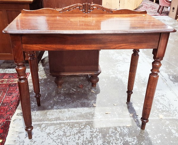 Lot 218 - CONSOLE TABLE