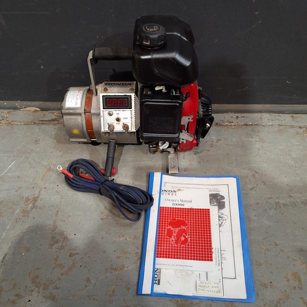 Lot 313 - BATTERY CHARGER