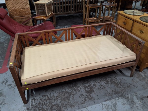 Lot 96 - DAY BED