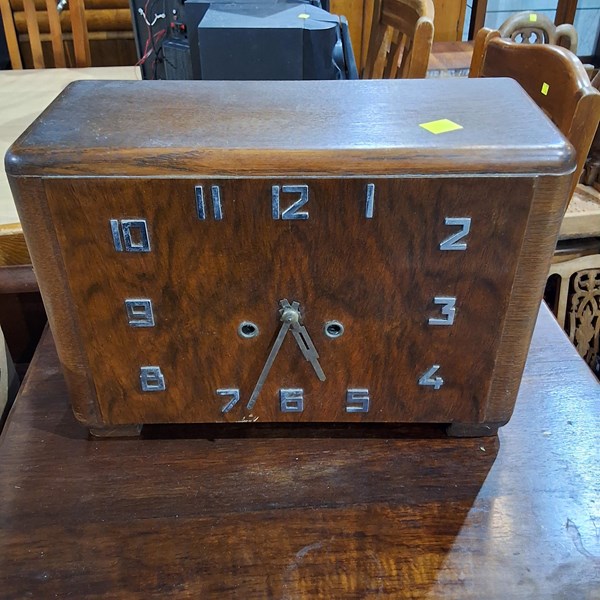 Lot 239 - CLOCK