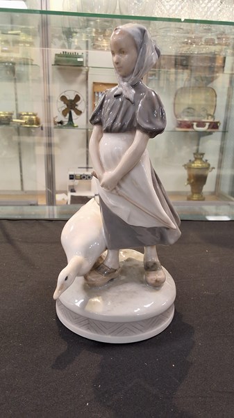 Lot 1121 - GOOSE GIRL FIGURE