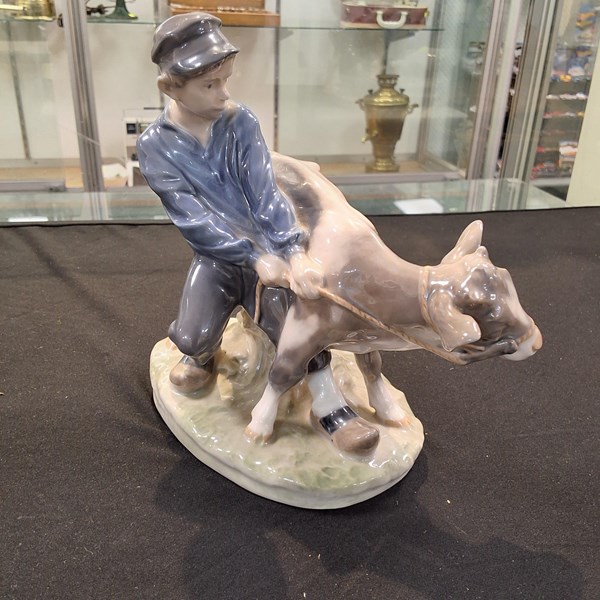 Lot 1113 - COW TENDER FIGURE