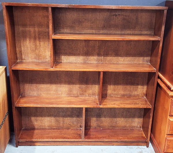 Lot 266 - BOOKSHELF