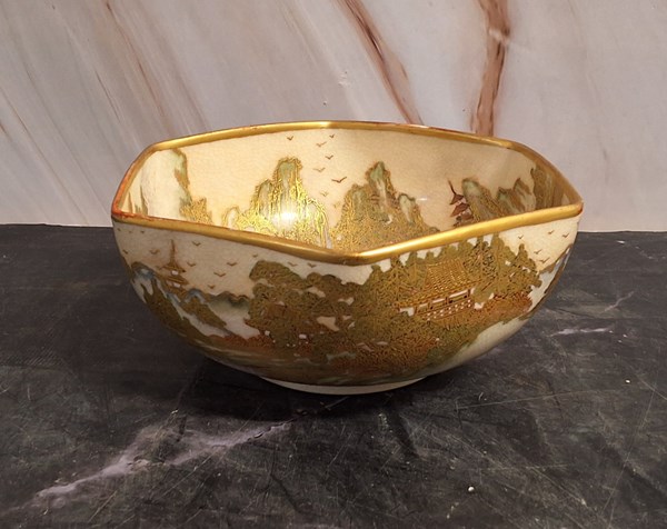 Lot 1028 - SATSUMA BOWL