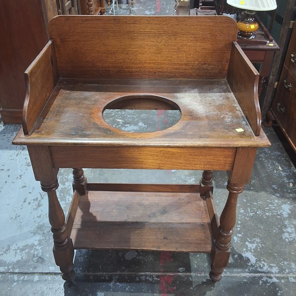 Lot 97 - WASHSTAND