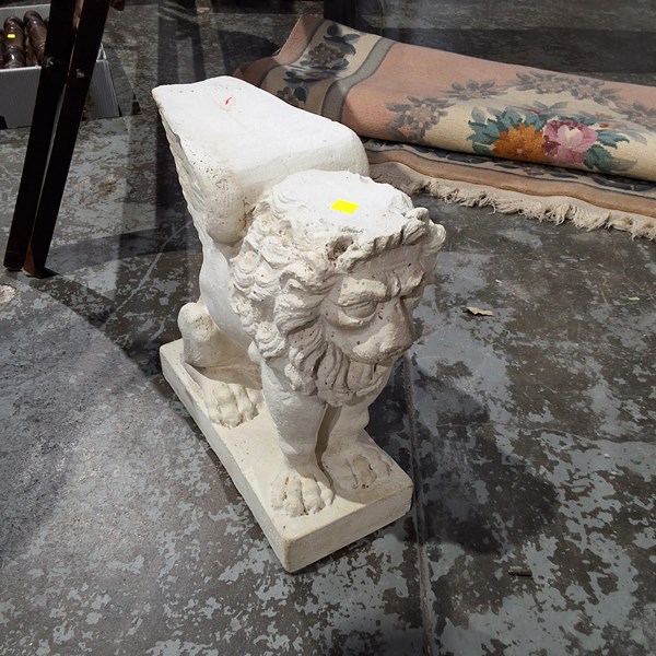 Lot 199 - PEDESTAL